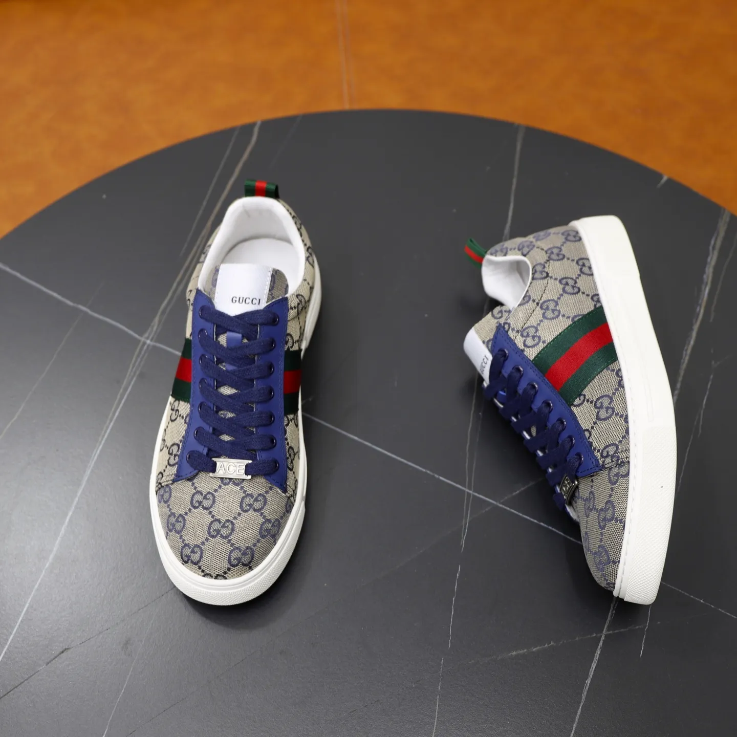 Ex-factory price: 440💰🙅‍♂️🙅‍♂️🙅‍♂️ Brand: GUCCI Standard code: 38-44 (45 customized) Grade: Same as the official website Material: Original material splicing Comfortable and breathable lining Lightweight and wear-resistant sports outsole Style category: Men's fashionable casual shoes Running sneakers Distinguished luxury brand elements Top luxury Color: actual picture color